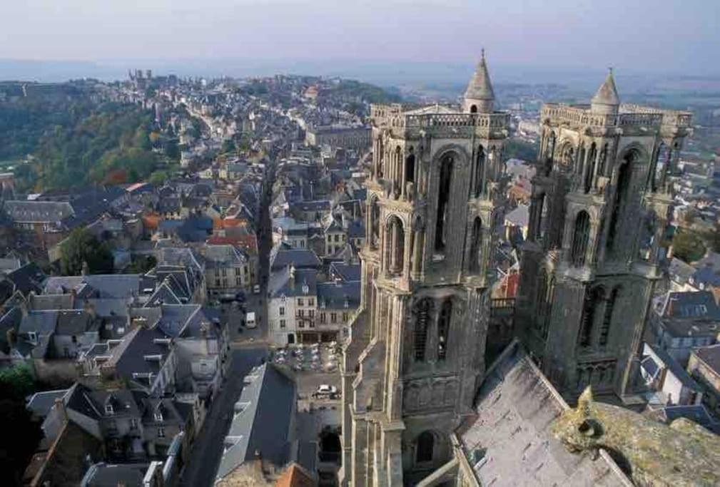 Suite De Charme Au Pied De La Cathedrale Laon Luaran gambar