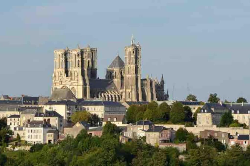 Suite De Charme Au Pied De La Cathedrale Laon Luaran gambar
