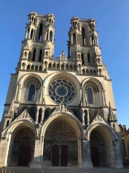 Suite De Charme Au Pied De La Cathedrale Laon Luaran gambar