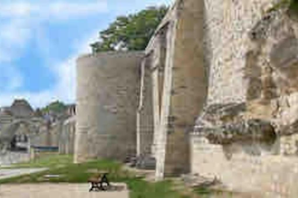Suite De Charme Au Pied De La Cathedrale Laon Luaran gambar